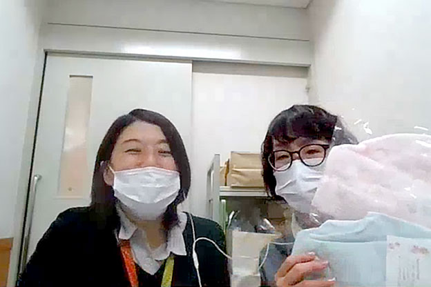 赤ちゃん用ガーゼを高齢者の皆さんの力で患者様用帽子に