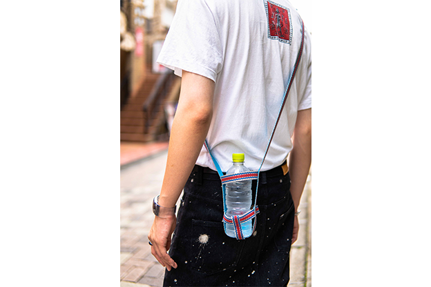 ペットボトルホルダーの着用画像