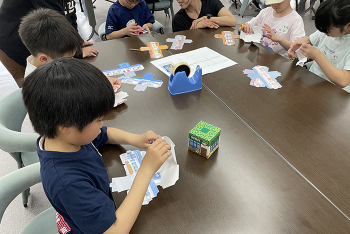子どもたちの作業する様子