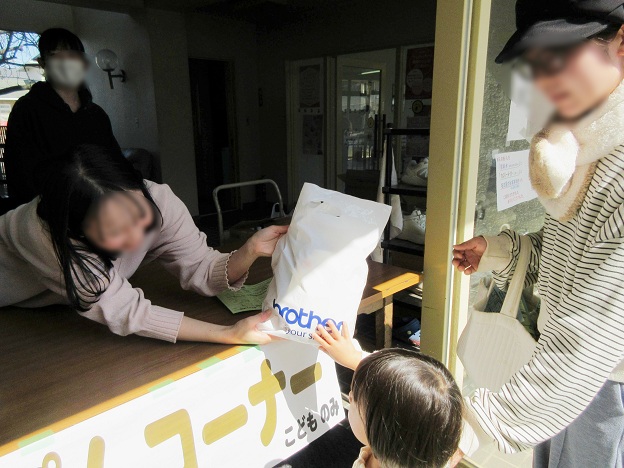 子ども食堂主催「わんぱくまつり」へ防災備蓄品寄贈