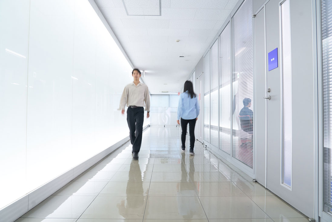 総合デザイン部のエントランス