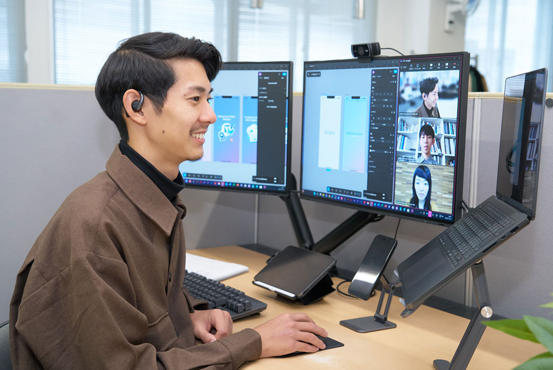 リモートワークのメンバーとオンラインミーティング