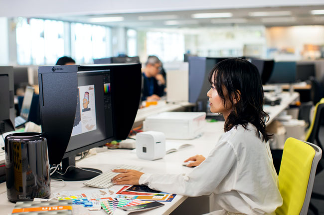 インハウスのグラフィックデザイナーとして。