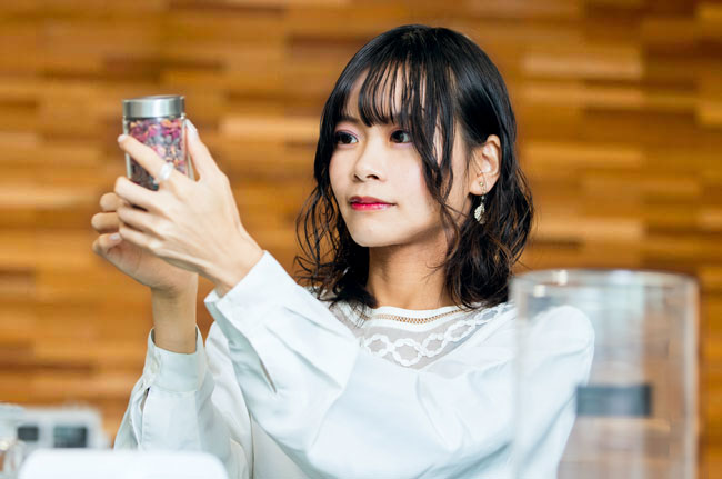 インハウスのグラフィックデザイナーとして。