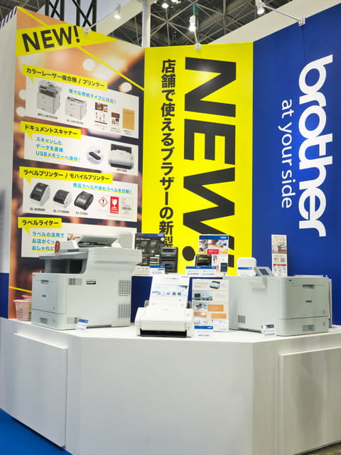 「リテールテックJAPAN2018」のブラザー販売ブース。店舗運営に軸を置いた展示内容