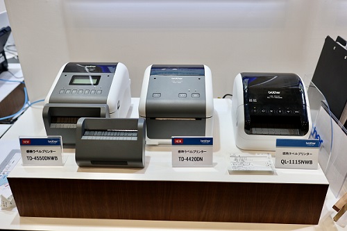 ブラザーの感熱ラベルプリンター群。左から、「TD-4550DNWB」、「TD-4420DN」、「QL-1115NWB」