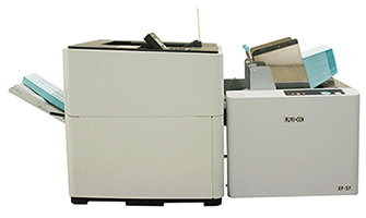 HL-S7000DN専用のハガキなどの給紙装置
