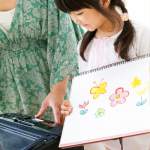スキャナーを使ってイラストをパソコンに取り込み、刺しゅうPRO NEXTを使って刺しゅうデータに変換します。