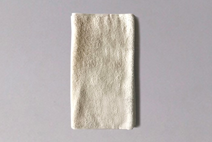 【ミシン初心者におすすめ】タオル⇒雑巾のリメイク手順-さらに半分に折った状態の写真