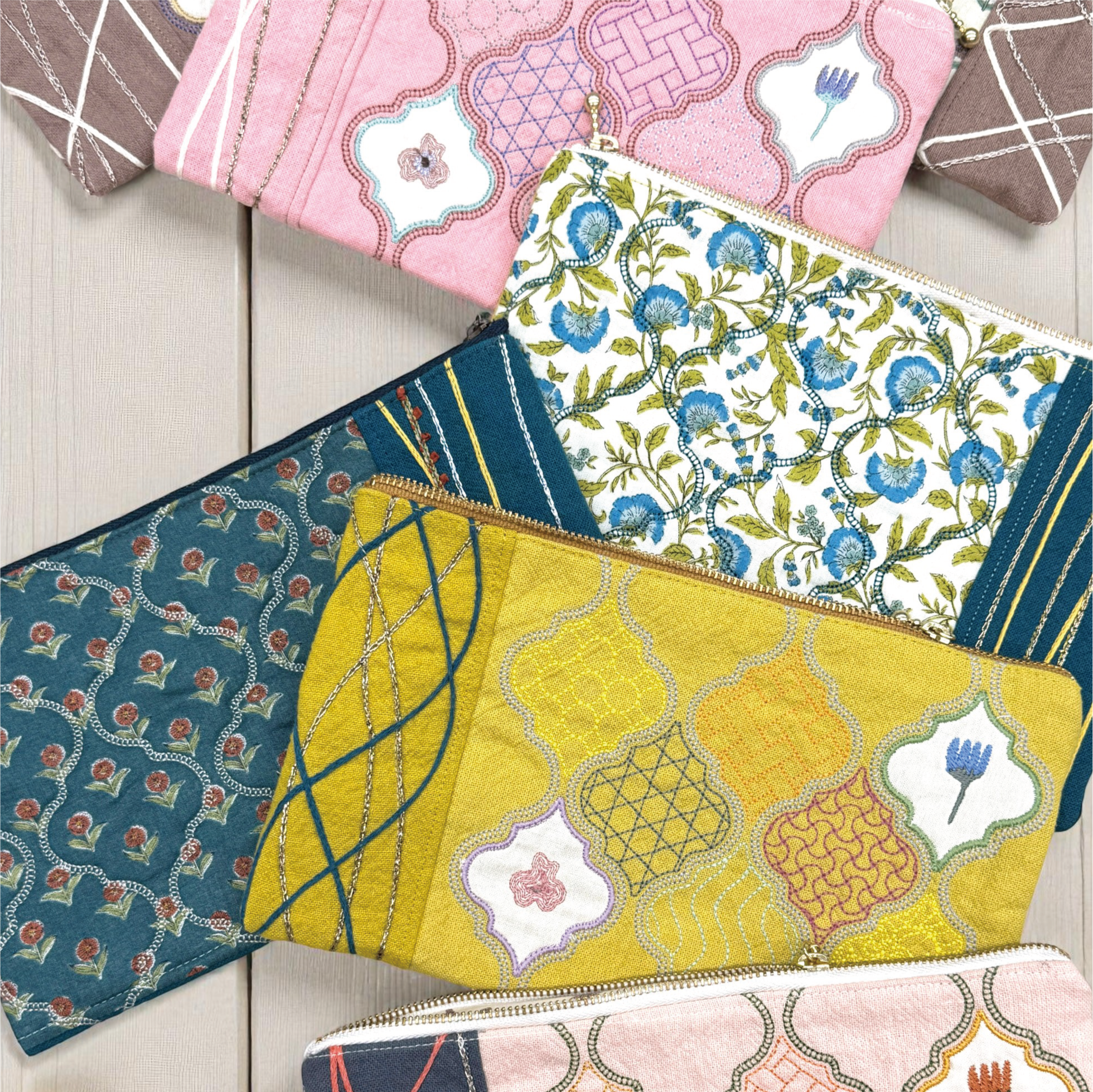 モロッカンタイル刺しゅうのポーチ2