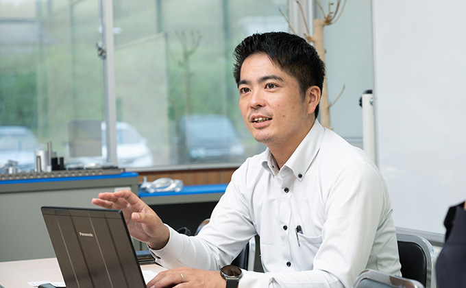 インタビューの様子