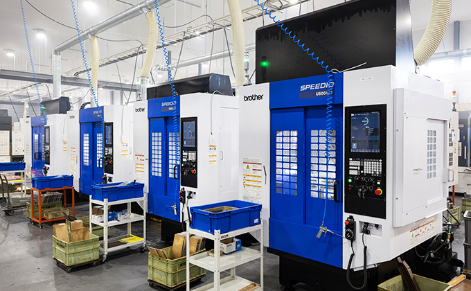 新工場に並ぶSPEEDIO