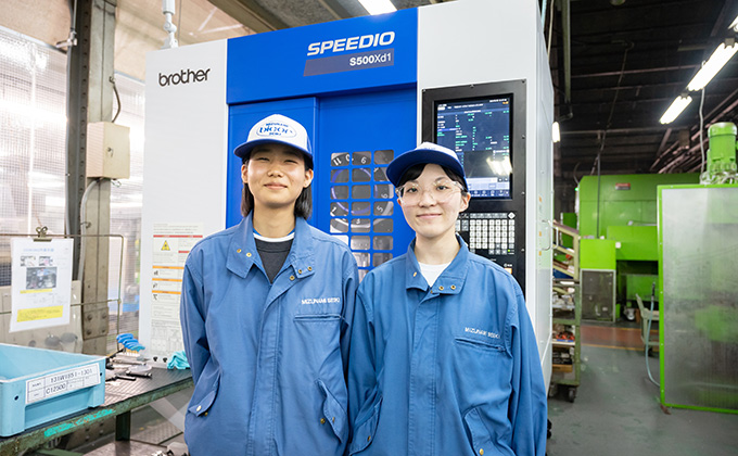瑞浪精機様には複数の女性加工技術者が所属