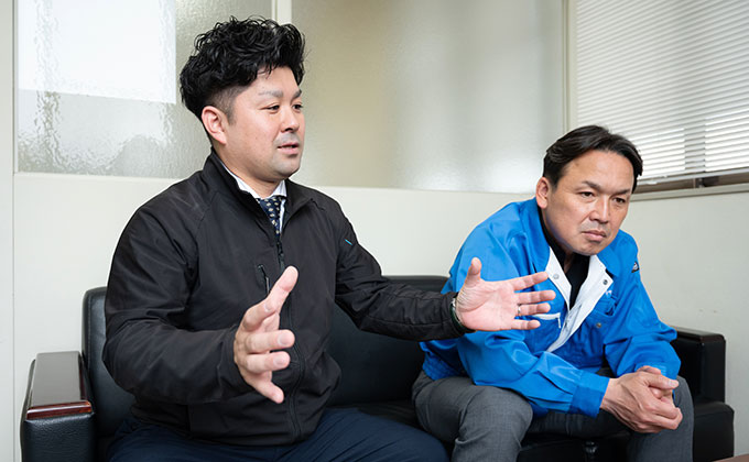 左：株式会社山善 北関東・東北支社 郡山支店 川分基史 様、右：株式会社サクラテック 代表取締役社長 櫻岡敏之 様