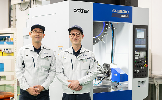 左：製造部 部長 間宮 章裕 様 右：製造部 生産2課 課長 宮田 勇貴 様