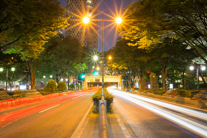 低速シャッターを使って光跡を写す