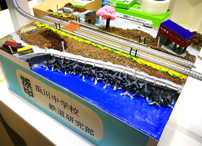 プリント日和編集部もジオラマ審査に参加！「ブラザー販売賞」を浜川中学校鉄道研究部に進呈！