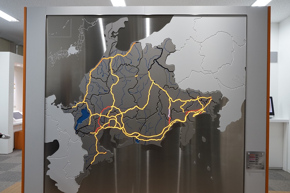 1都11県、約2,000kmの高速道路ネットワーク