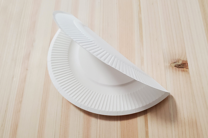 紙皿を折る