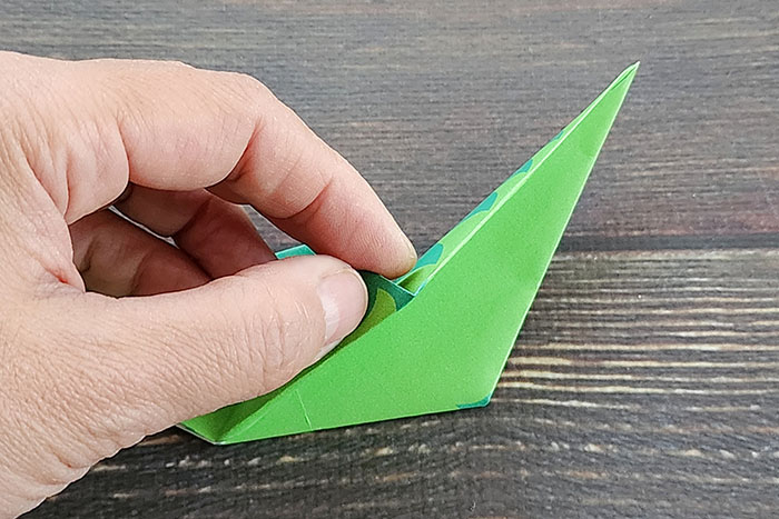 尾を折る