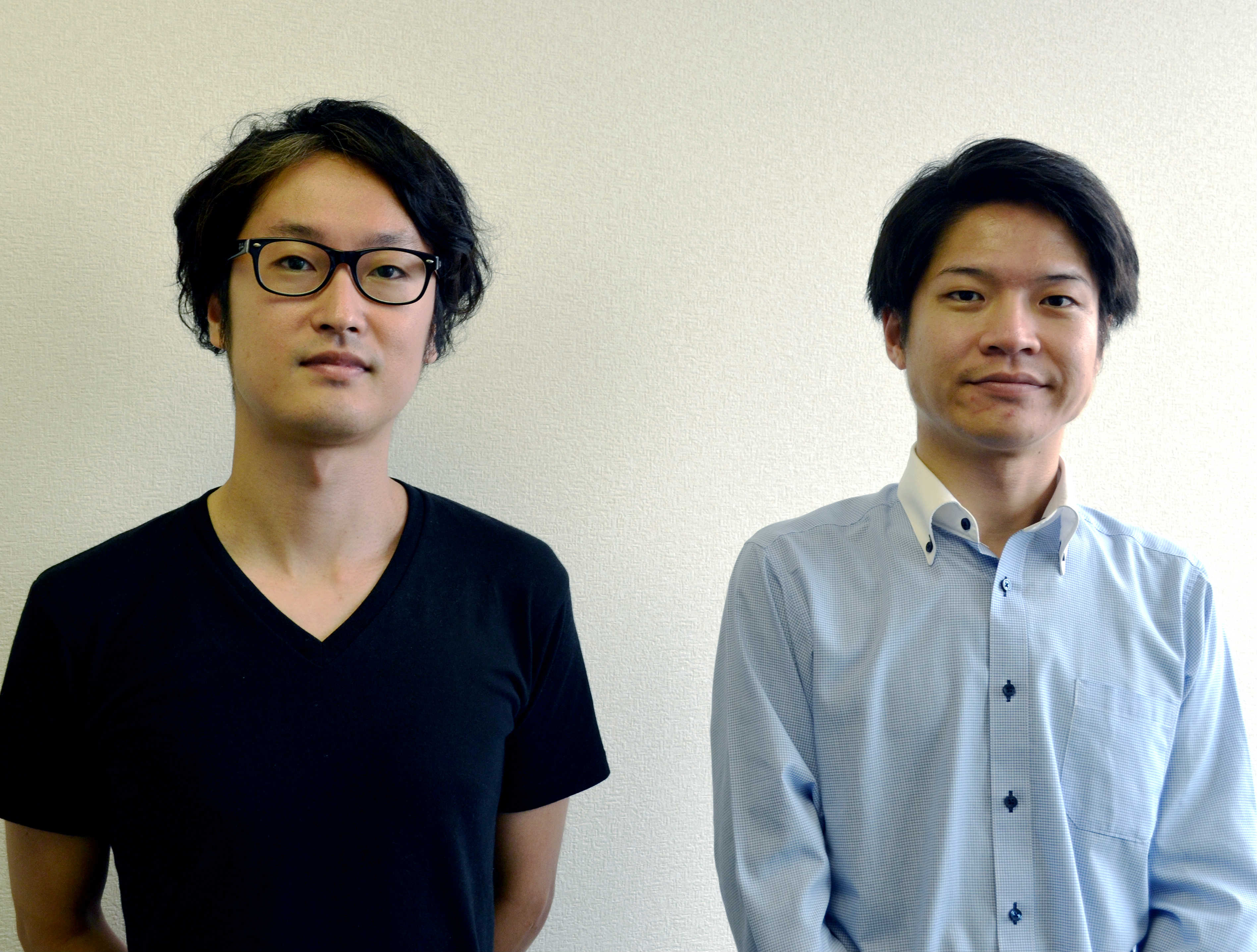 ウエーブ商品開発担当の日和田知洋氏（右）、製造担当の澤 知也氏