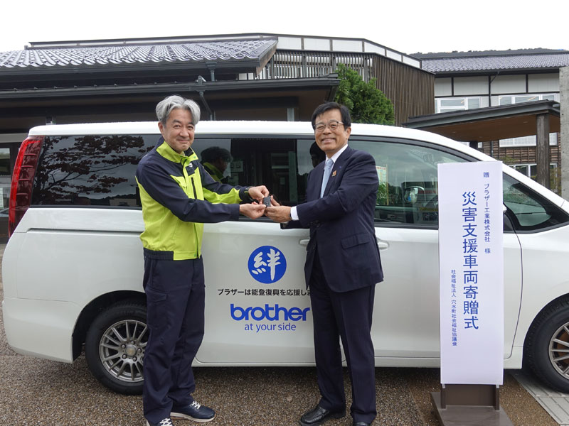 車両寄贈式の様子